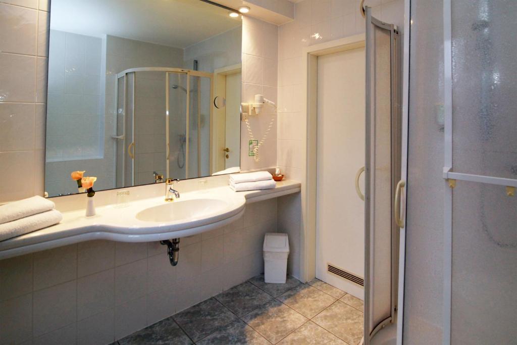 Romantik Hotel Kaufmannshof Bergen Auf Rugen Habitación foto