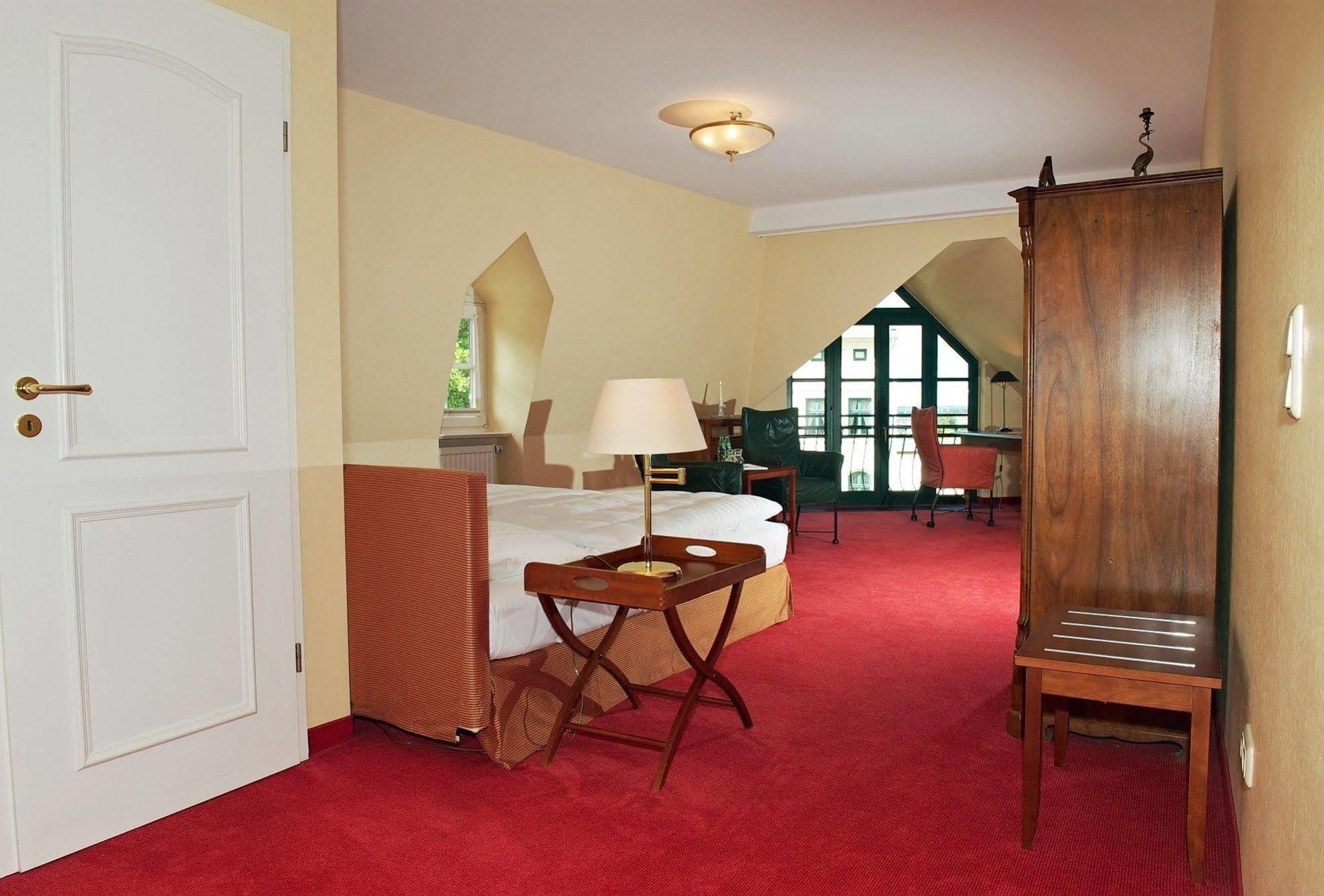 Romantik Hotel Kaufmannshof Bergen Auf Rugen Exterior foto